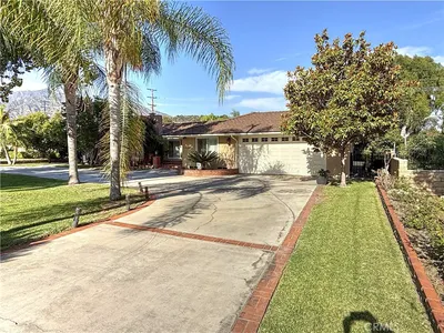 1212 N Santa Anita photo 2