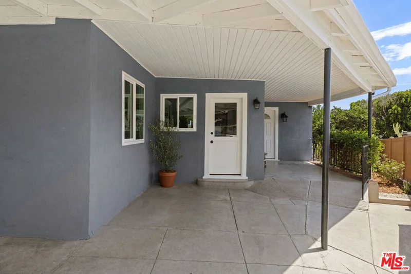 4312 Winchester Avenue photo 2