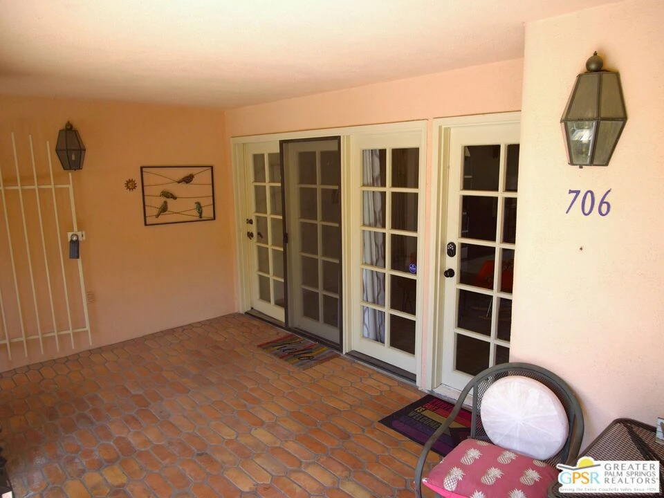 Interior 3