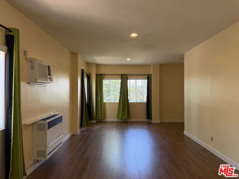 1839 Arlington Avenue photo 2
