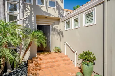 1040 Hillcroft Road photo 2