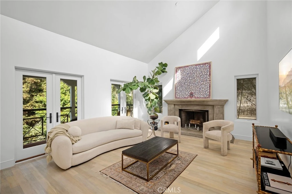 Interior 4