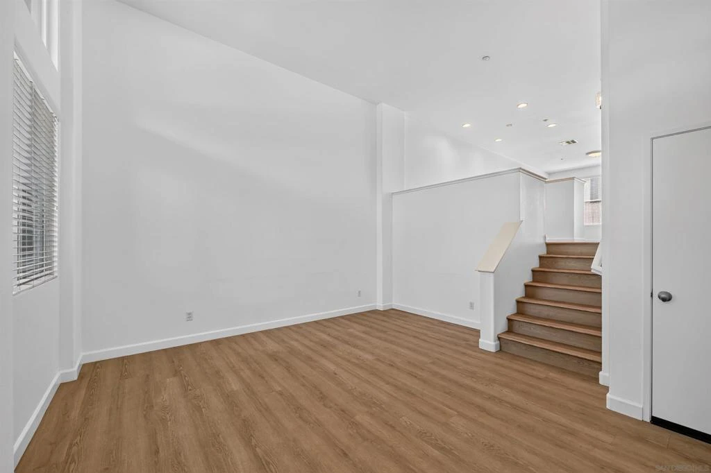 Interior 4
