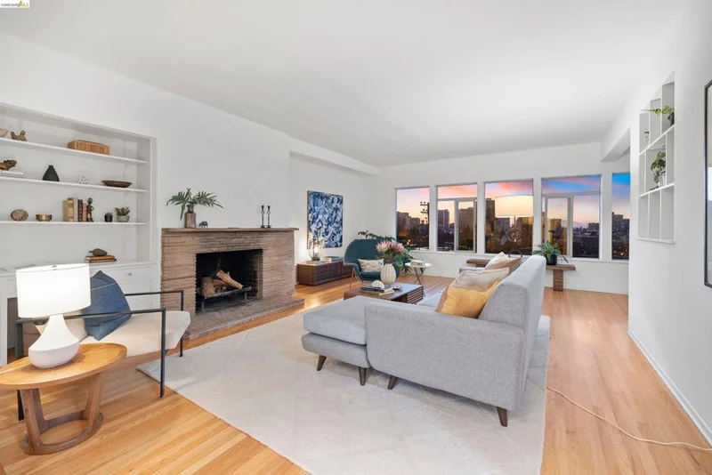 Photo 2 of 474 Merritt Ave 7