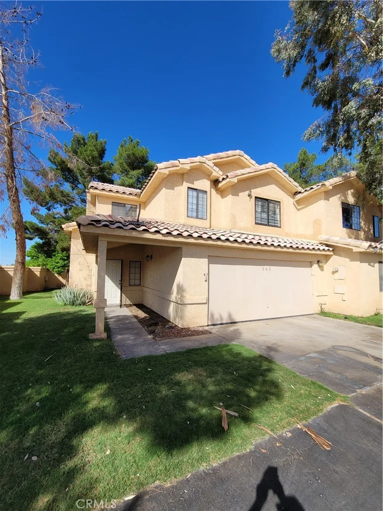 563 E Barnard