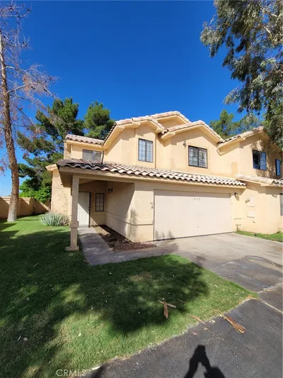 563 E Barnard