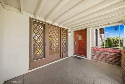 104 E Adams photo 2