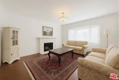 21620 Burbank Boulevard 9 photo 2