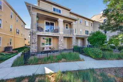623 Avenue One photo 2