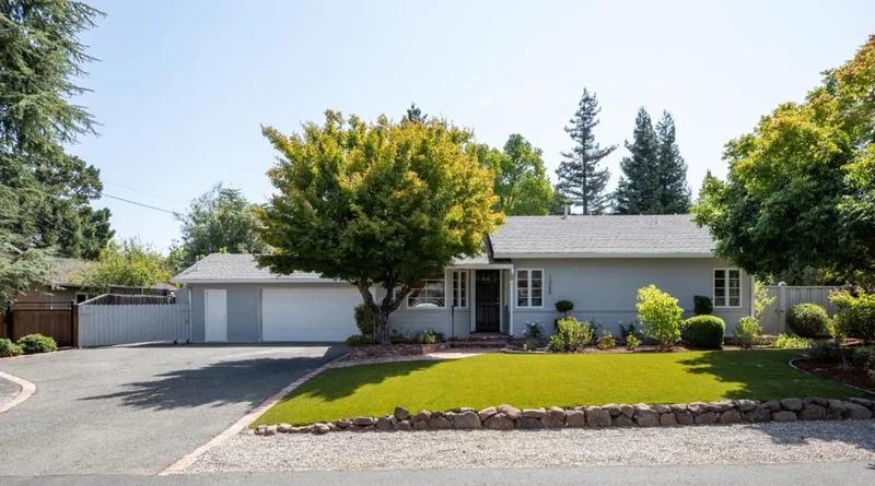 1265 Golden Way