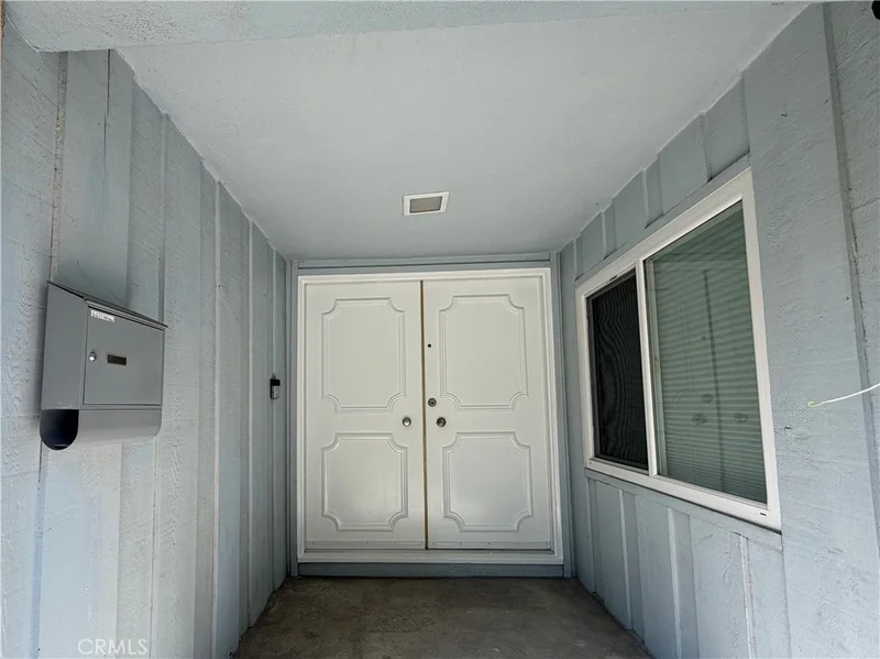 6621 Whitman Avenue photo 2