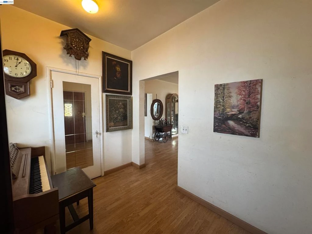 Interior 4