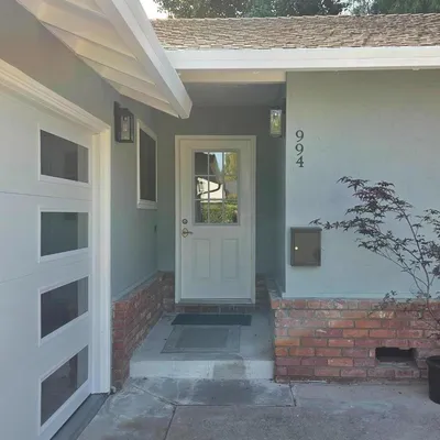 994 Colonial Lane
