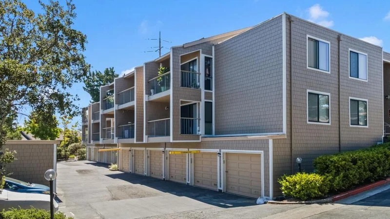 1685 Bayridge Way 203