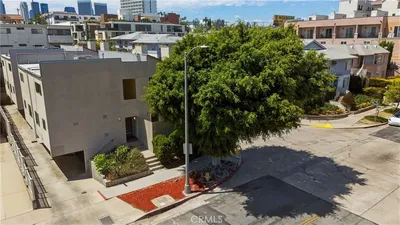 1433 S Beverly Drive photo 2