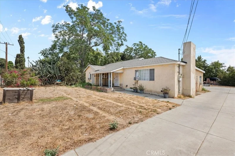 Photo 2 of 3473 Bronson Street