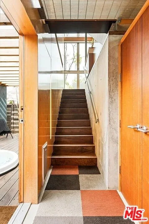 724 Superba Avenue photo 2