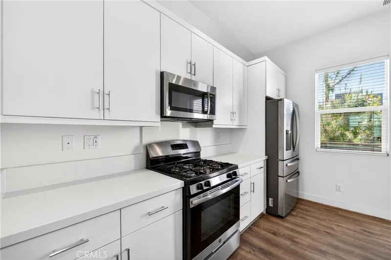 963 E Mason 89 photo 2