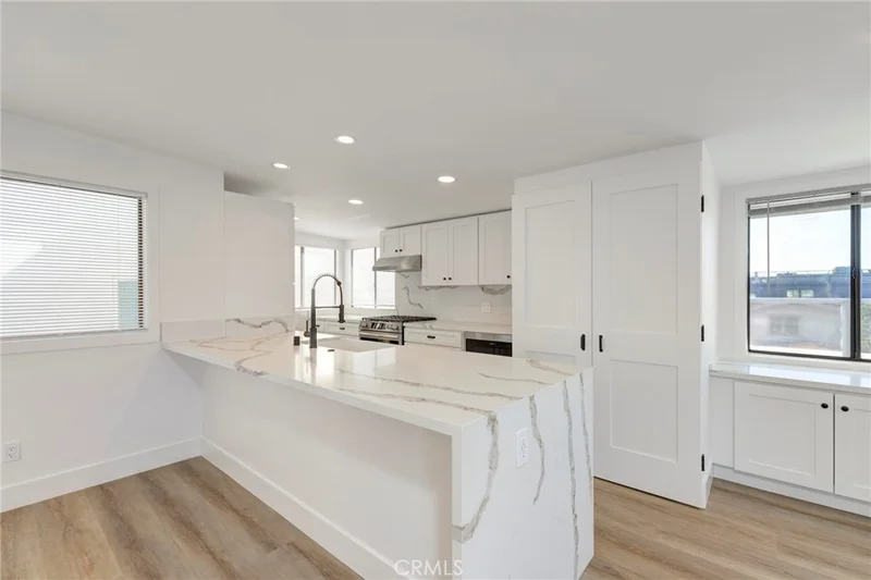 1090 Loma Drive photo 2