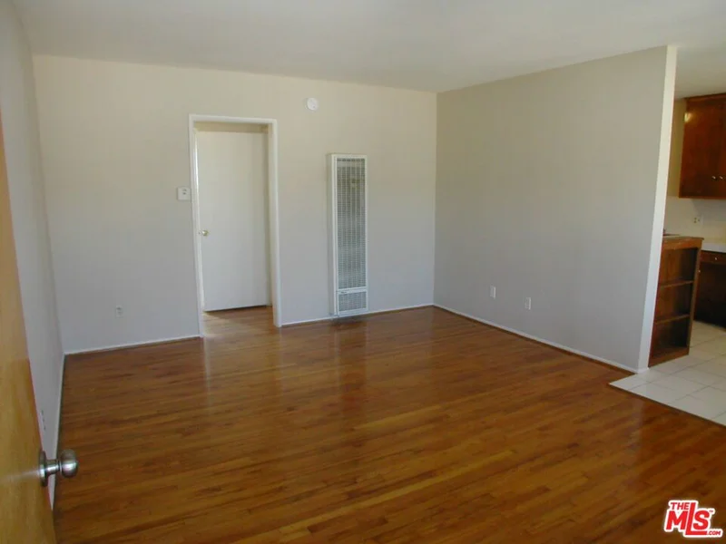 833 N Kingsley Drive 4 photo 2