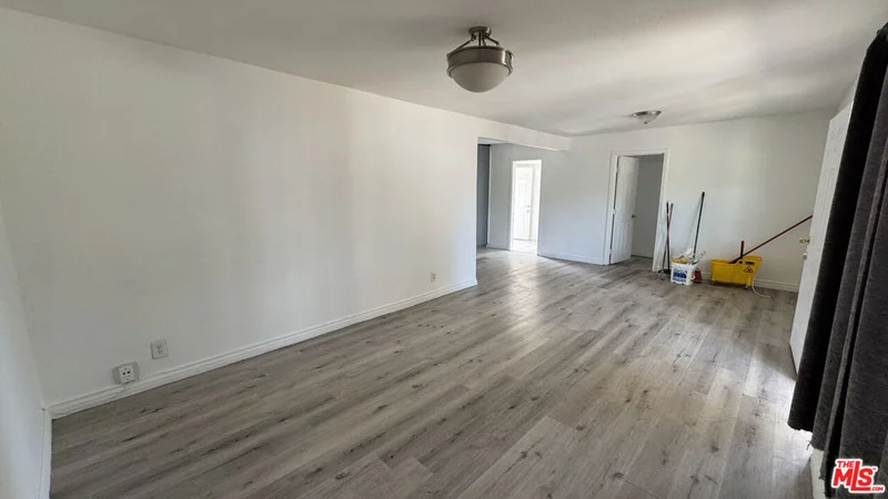 1582 Ricardo Street photo 2
