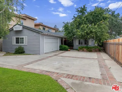 23109 MARIANO Street photo 2