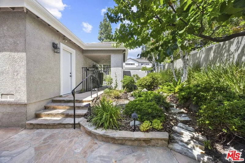 Photo 2 of 950 Misty Canyon Avenue