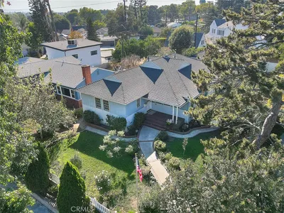 537 Jamestown photo 2