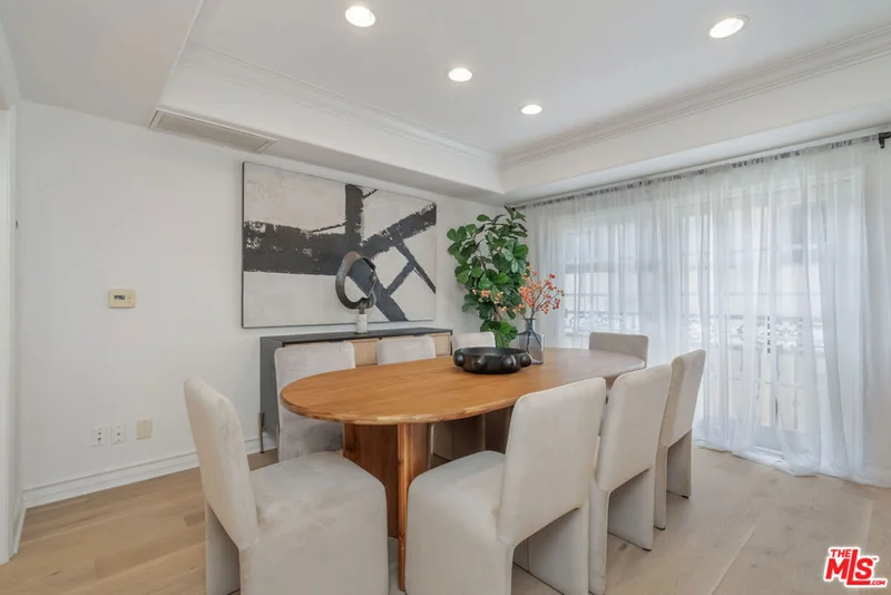 Photo 2 of 11723 Mayfield Avenue 4