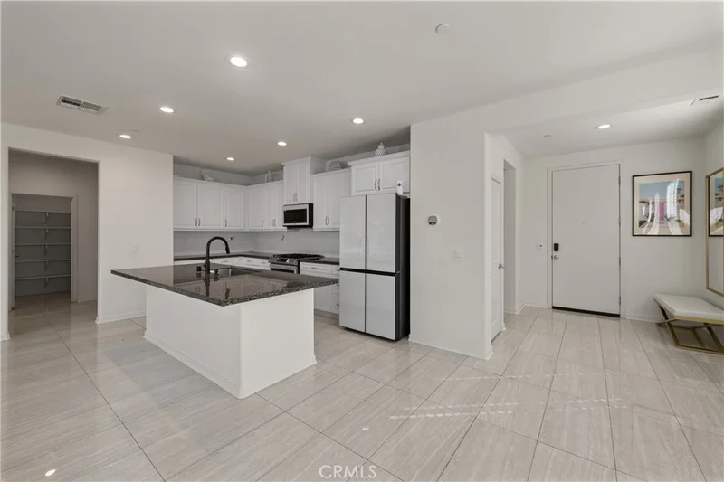 50105 Rocamora Street photo 2