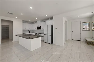 50105 Rocamora Street photo 2