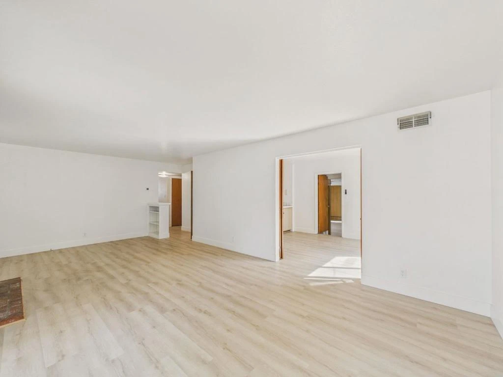Interior 4
