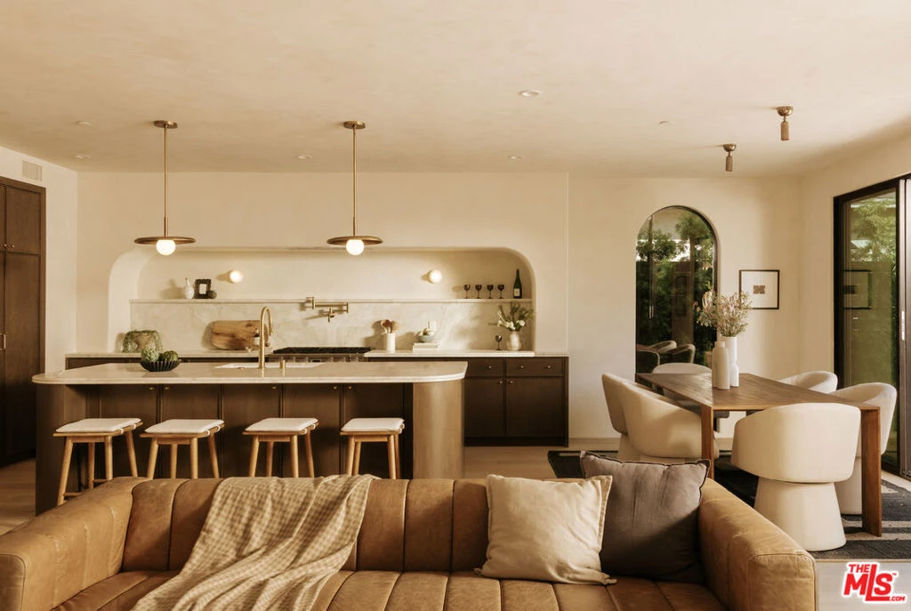 Interior 4
