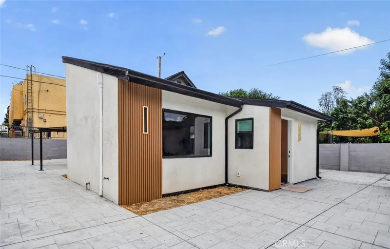 2327 N Naomi Street