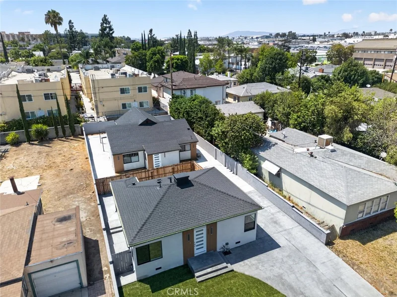 2327 N Naomi Street photo 2