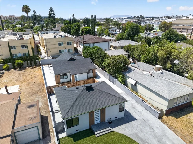 2325 N Naomi Street