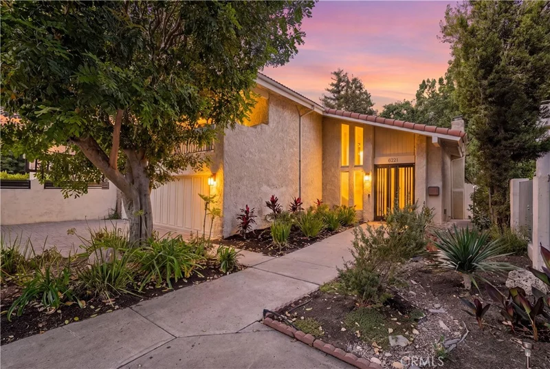 6221 Mammoth