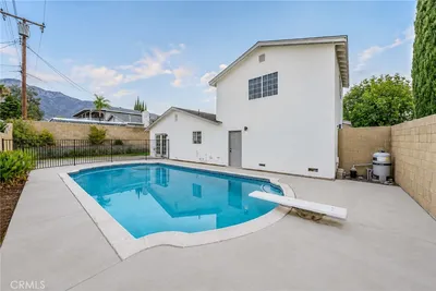 6270 Kinlock photo 2
