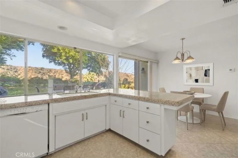 Photo 2 of 4157 Aleman