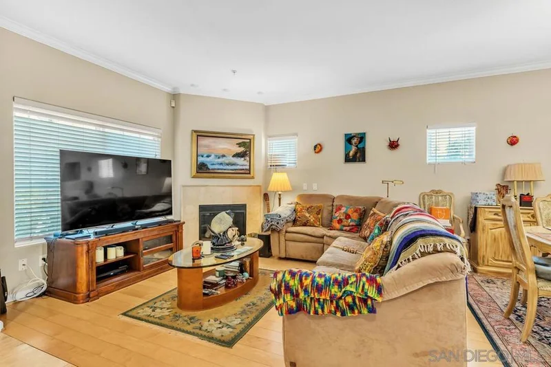 Photo 2 of 2761 A 403