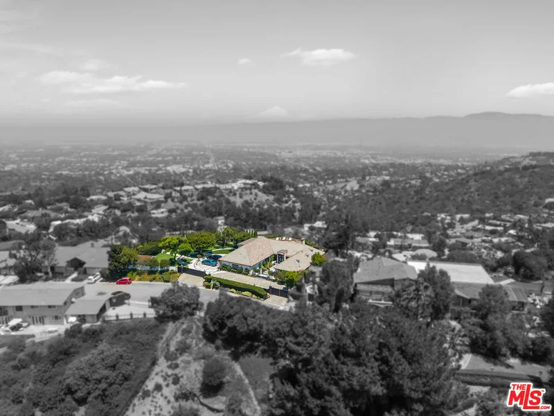 8416 Skyline Drive photo 2