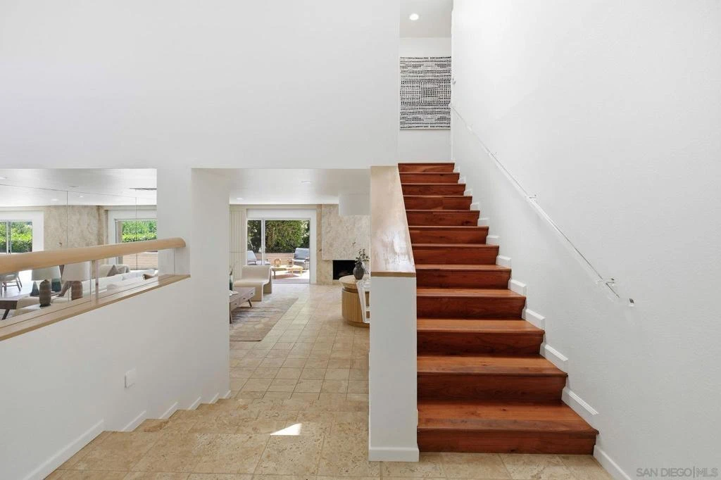 Interior 4