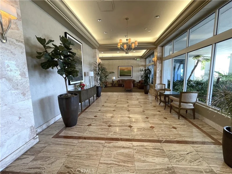525 E Seaside 1806 photo 2