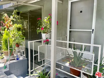 941 N San Vicente Boulevard 4 photo 2