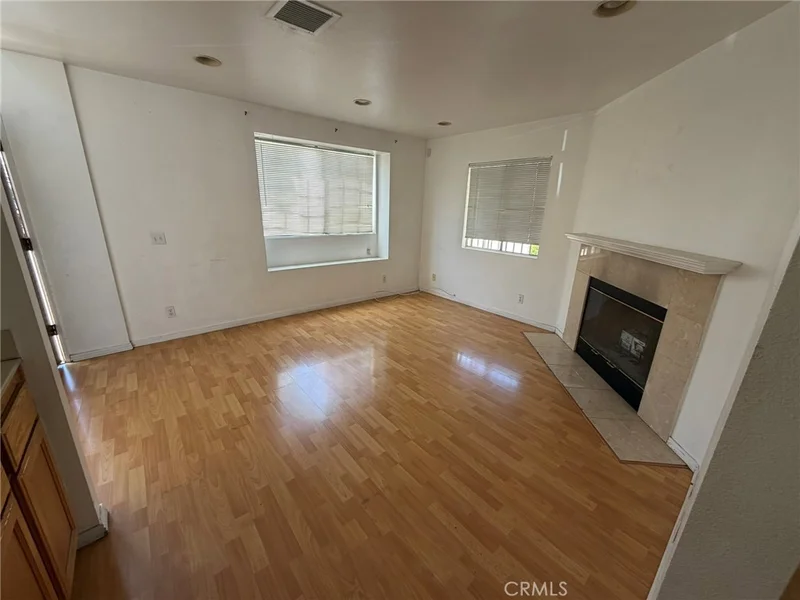 4246 La Rica Avenue A photo 2