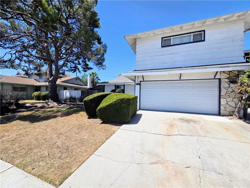 873 E Turmont photo 2