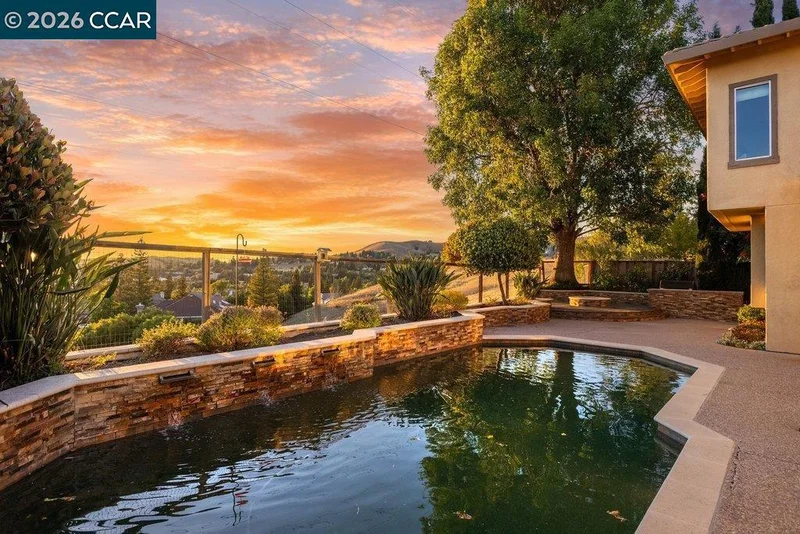 318 Sunset Dr