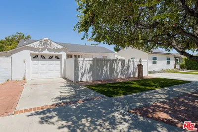 18813 Cantlay Street photo 2