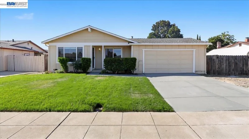 Photo 2 of 5939 Idlewild Ave