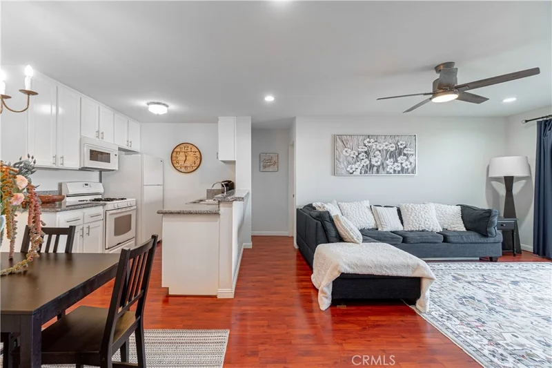 Photo 2 of 4727 W 147th 210